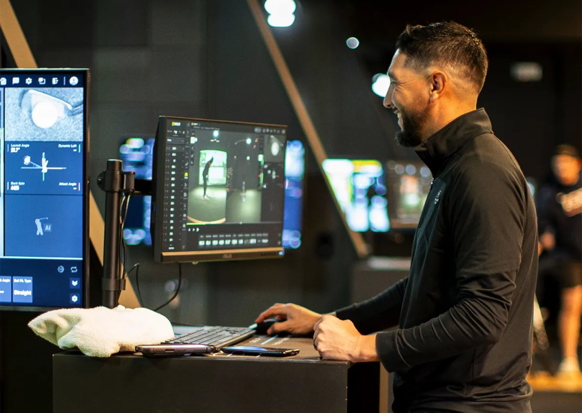 Technical coaching during a private golf lessons near me in Austin Tx